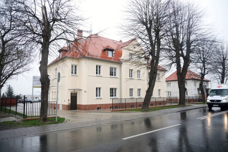 Mieszkania Za Łapówkę? Pani Burmistrz Alicja S. Przyłapana Na Przestępstwie? Całe Prochowice W Szoku!