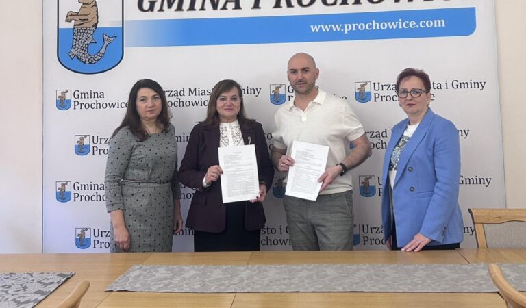 Budowa cmentarza ważniejsza od transportu? Prochowice odcinają mieszkańców od Legnicy i Lubina.