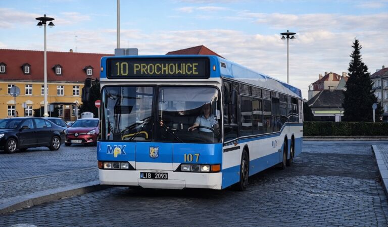 Prochowice i transport publiczny. Problem, którego nie da się już zamiatać pod dywan